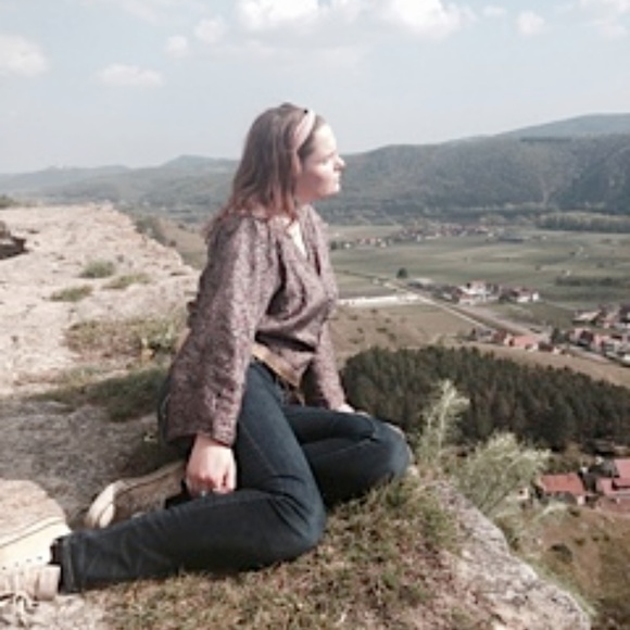 Meet your Posher, Alainna - Picture 1 of 1